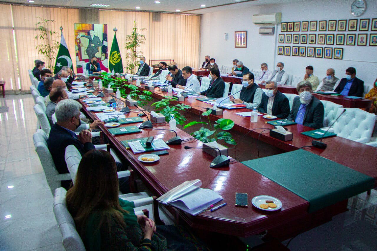 سی پیک کابینہ کمیٹی کے اجلاس میں مختلف منصوبوں پر پیش رفت کا جائزہ لیا گیا۔